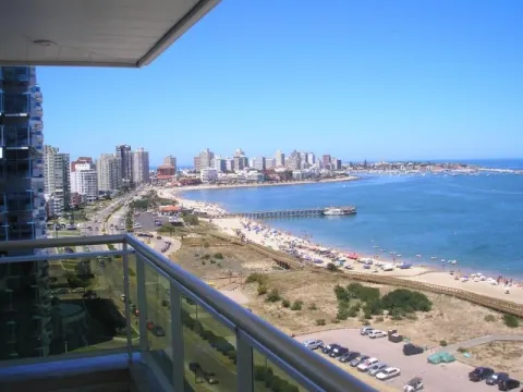 Apartamento en alquiler primera linea- Playa Mansa — foto 2