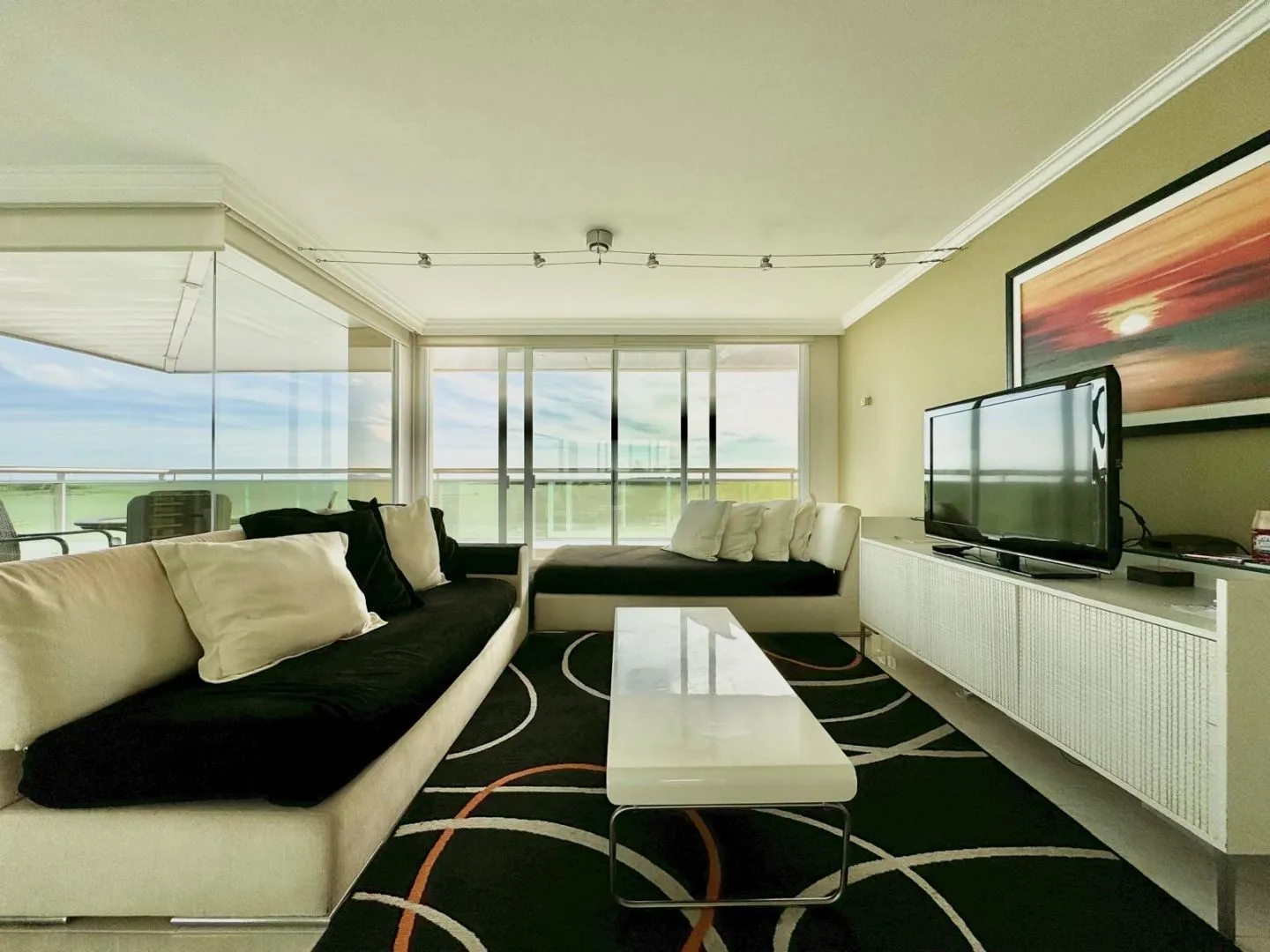 Apartamento en alquiler primera linea- Playa Mansa — foto 3