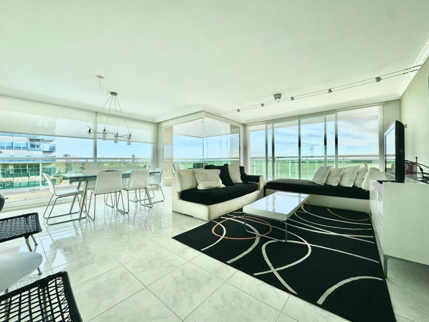 Apartamento en alquiler primera linea- Playa Mansa — foto 4