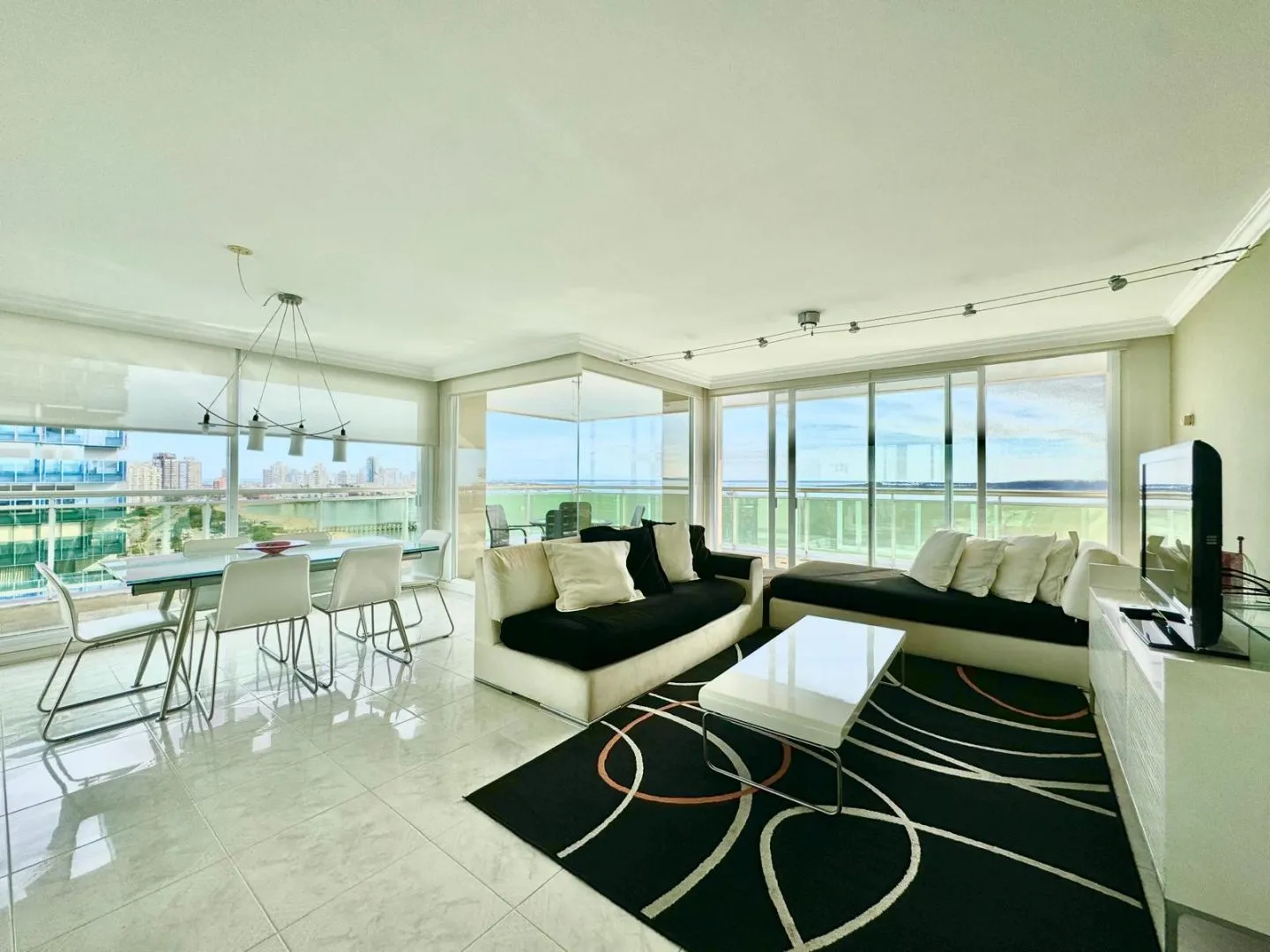 Apartamento en alquiler primera linea- Playa Mansa — foto 6