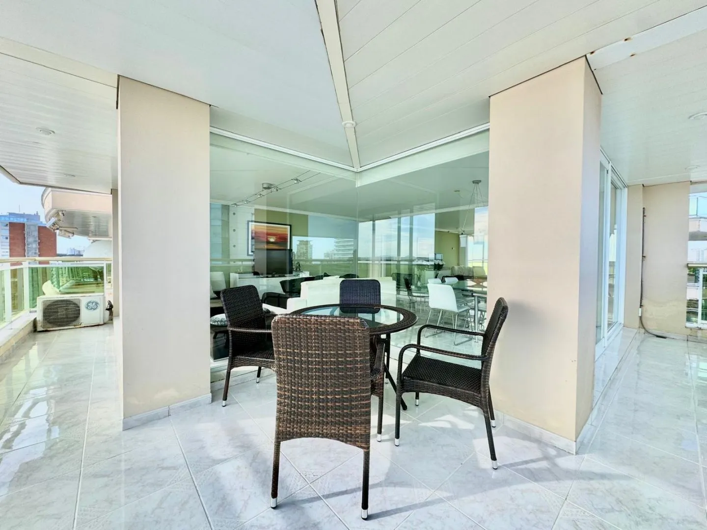 Apartamento en alquiler primera linea- Playa Mansa — foto 10