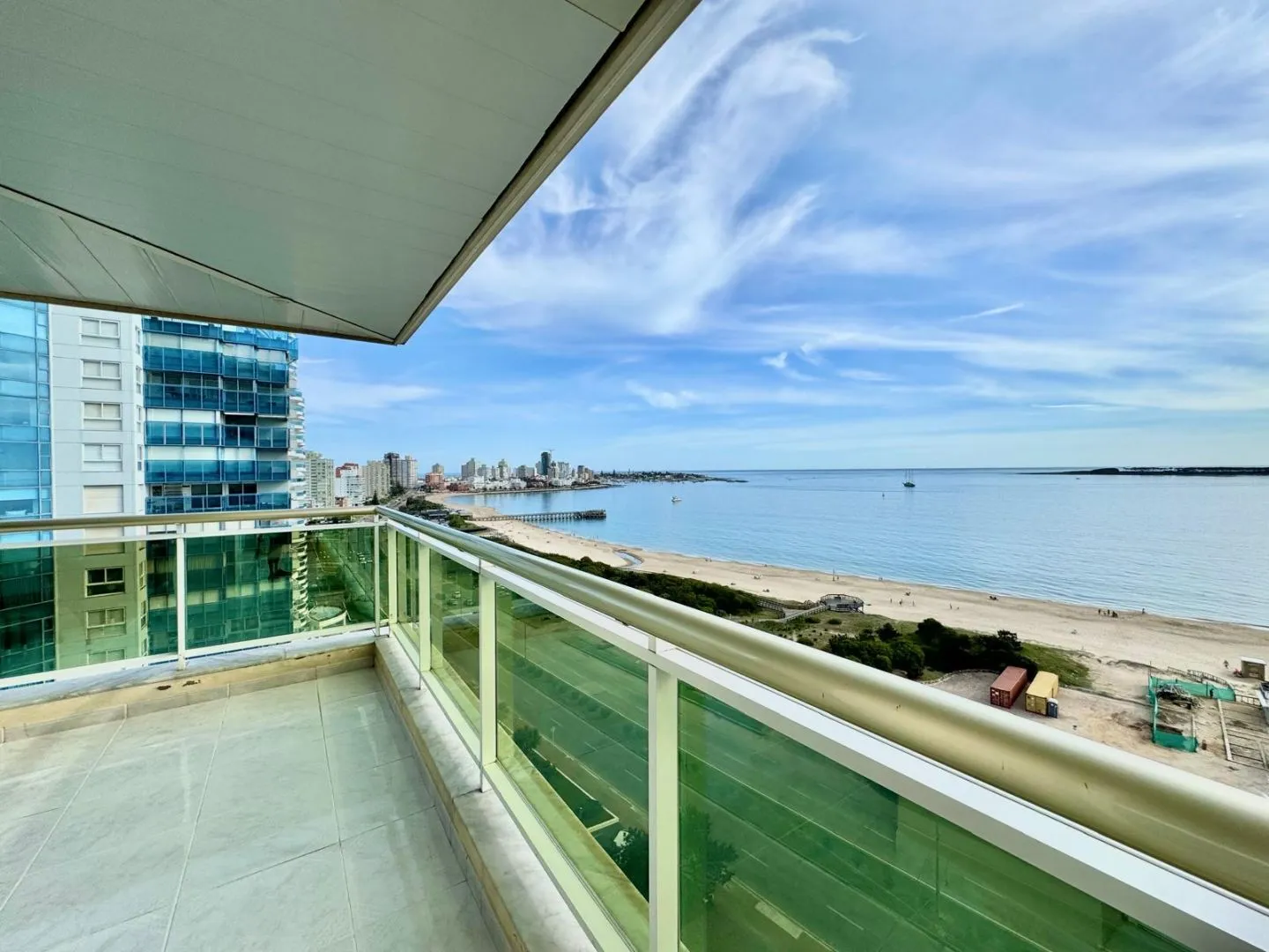 Apartamento en alquiler primera linea- Playa Mansa — foto 11