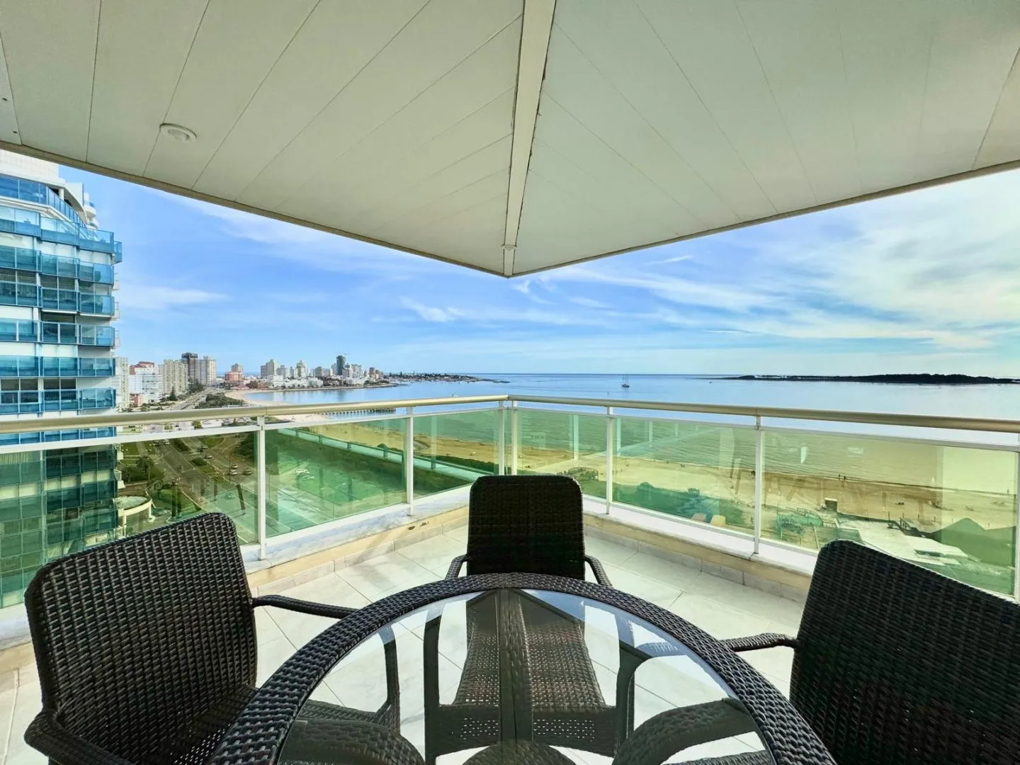 Apartamento en alquiler primera linea- Playa Mansa — foto 13