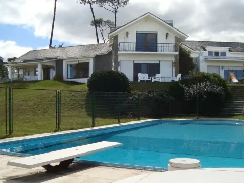 Venta de casa de 5 Dormitorios - Playa Mansa