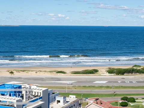 Venta de Penthouse de 4 Dormitorios - Playa Brava