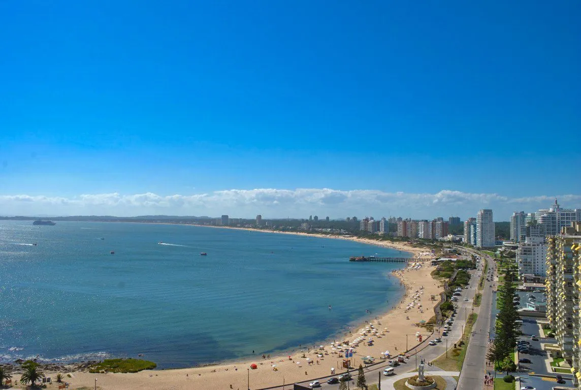 Venta Apartamento 3 dormitorios- Playa Mansa — foto 2