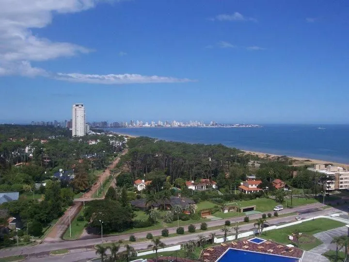 Venta de apartamento 3 Dormitorios - Playa Mansa — foto 9