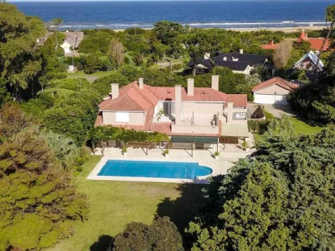 Venta casa de 7 dormitorios - Golf Punta del Este