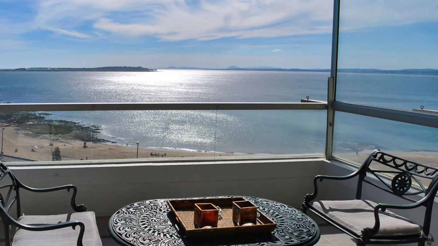 Venta apartamento 3 dormitorios- Playa Mansa — foto 1