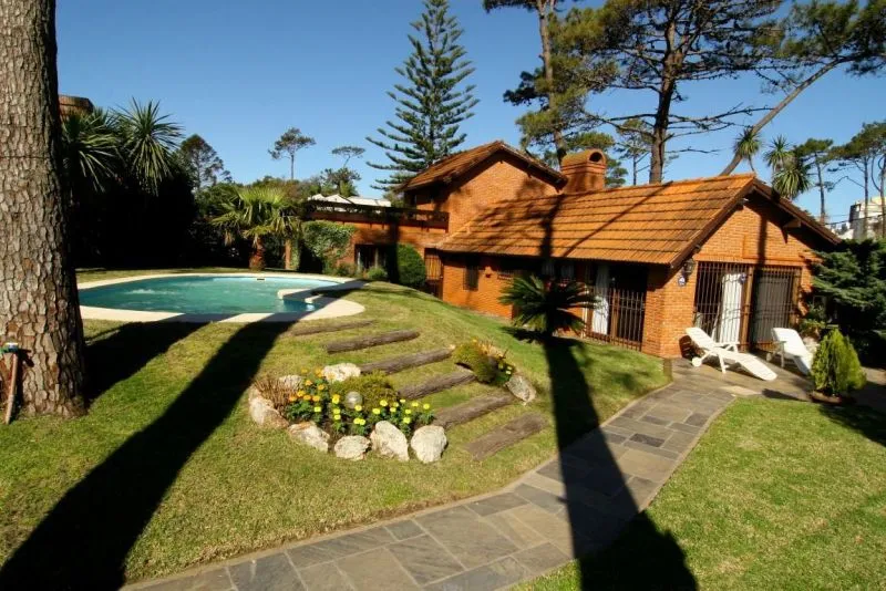 Venta de casa de 4 dormitorios- Playa Mansa — foto 1