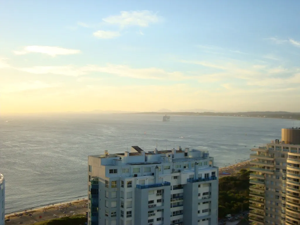Venta de apartamento de 2 dormitorios - Playa  Mansa — foto 2