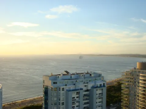 Venta de apartamento de 2 dormitorios - Playa  Mansa — foto 2