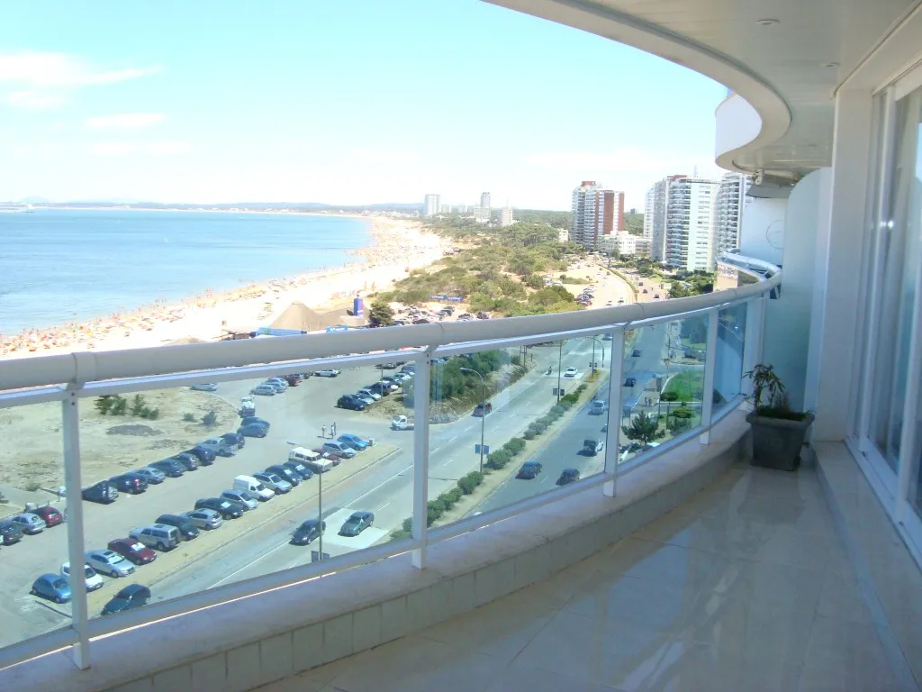Alquiler apartamento 3 dormitorios - Playa Mansa — foto 3