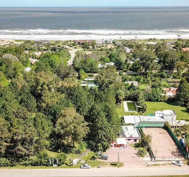Venta lote 7000m2 frete Ruta Intelbanearía — foto 1