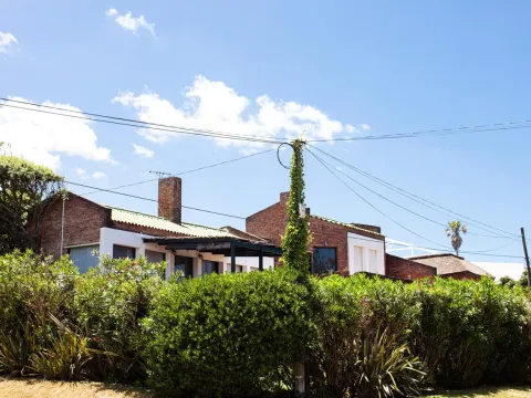 ALQ TEMP DE CASA 5 DORM EN LA BARRA A PASOS DE LA PLAYA