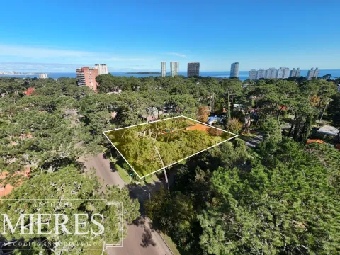 Venta lote apto para bloque con casa - Playa Mansa