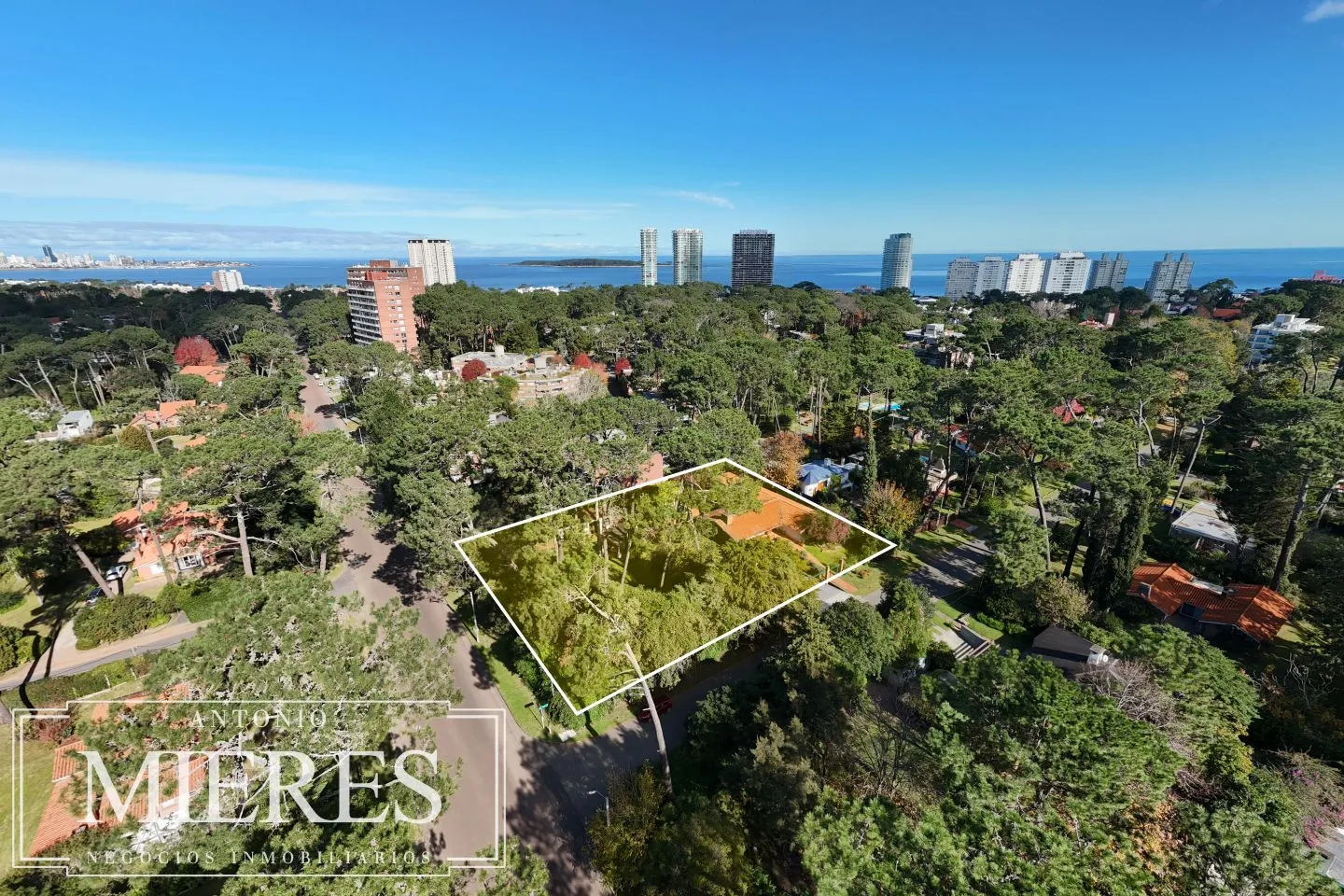 Venta lote apto para bloque con casa - Playa Mansa — foto 2