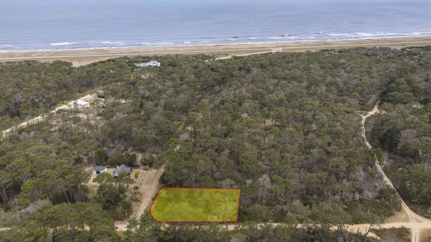 Venta de terreno esquinero 900m2 en El Caracol — foto 1