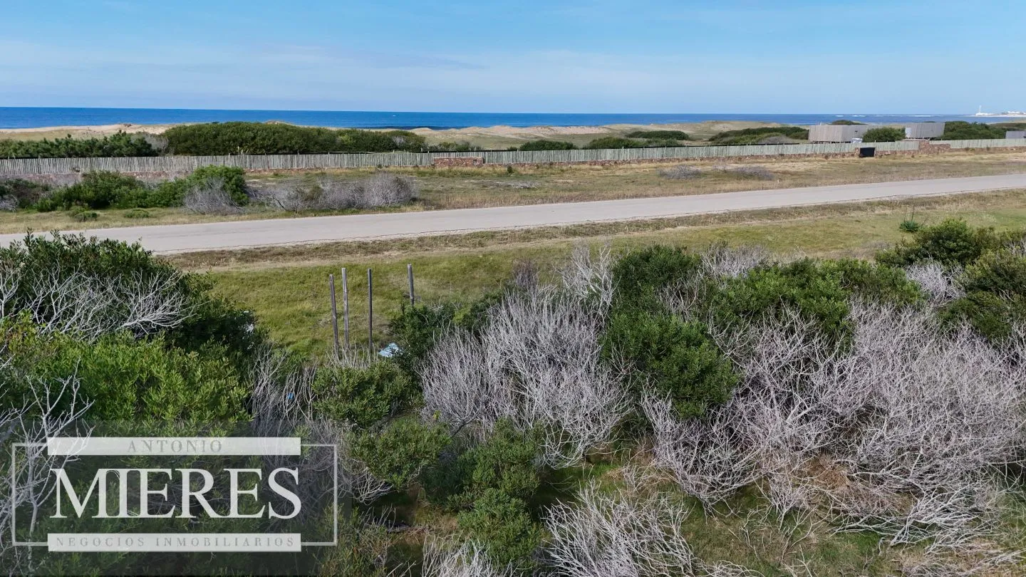 Venta de terreno de 2400m2 en Arenas de JI 1era linea!! — foto 1