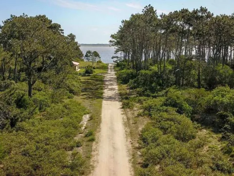 Terreno en Laguna Garzon