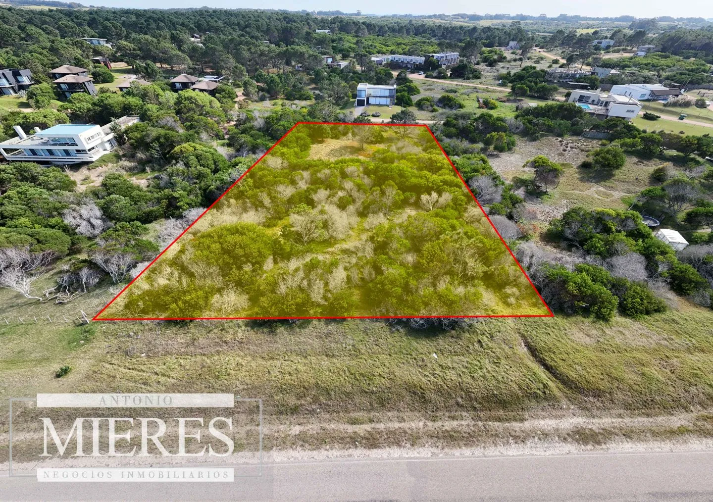 Venta de terreno de 2400m2 en Arenas de JI 1era linea!! — foto 8