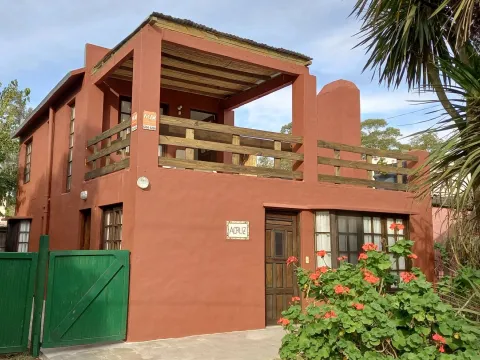 VENTA DE CASA DE 3 DORMITORIOS EN EL TESORO