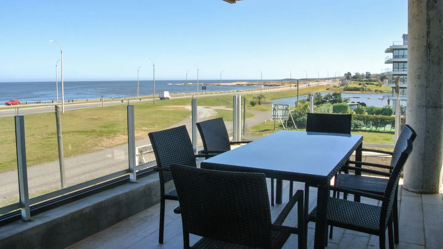 Venta apartamento 3 dormitorios- Playa Mansa — foto 1