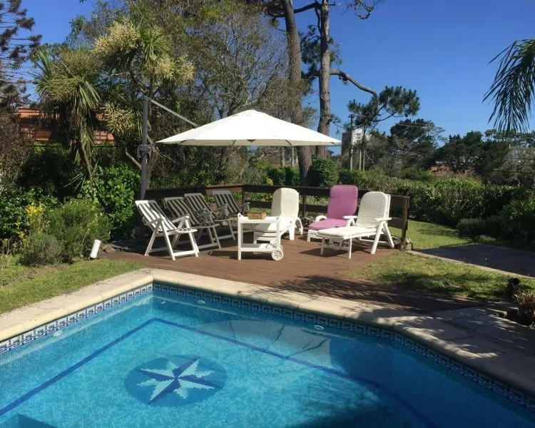 Casa cinco dormitorios Playa Mansa — foto 3
