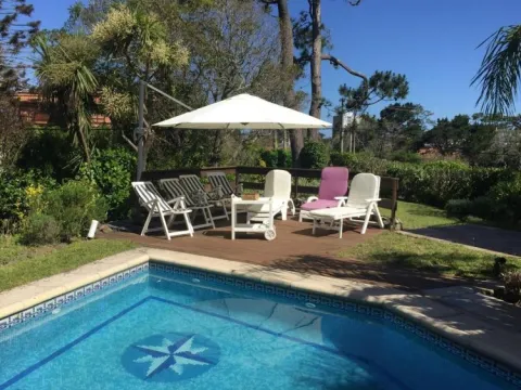 Casa cinco dormitorios Playa Mansa — foto 3