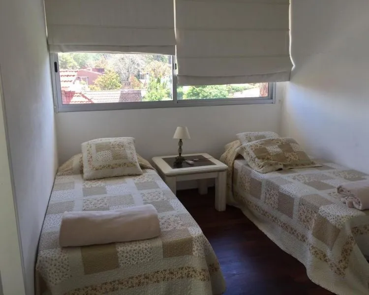 Casa cinco dormitorios Playa Mansa — foto 7