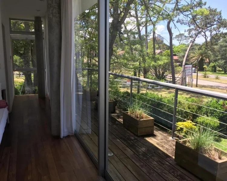 Casa cinco dormitorios Playa Mansa — foto 10