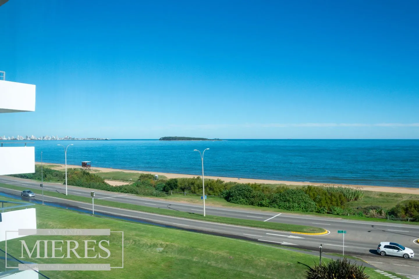 Apartamento en venta primera linea- Playa Mansa — foto 1