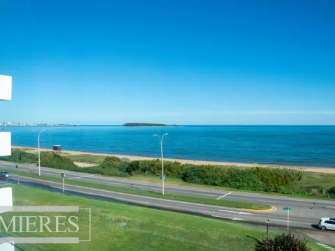 Apartamento en venta primera linea- Playa Mansa