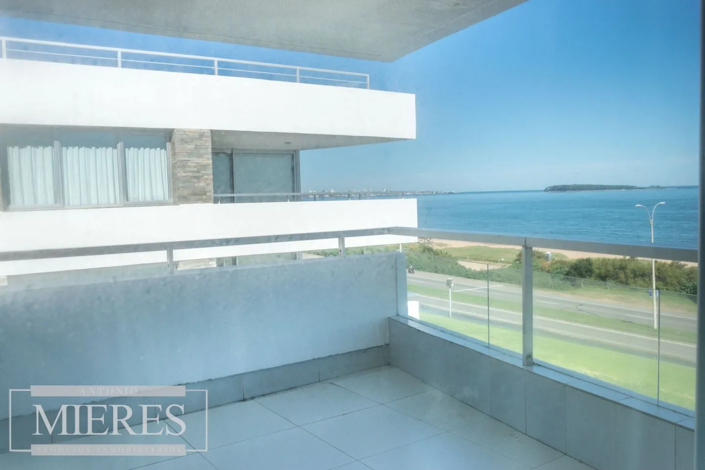 Apartamento en venta primera linea- Playa Mansa — foto 15