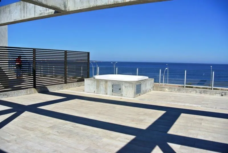 Venta apartamento 3 dormitorios - Playa Mansa — foto 1