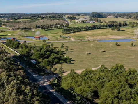 VENTA DE CHACRA 5 HAS MB UBICACION EN ZONA GOLF DE LA BARRA