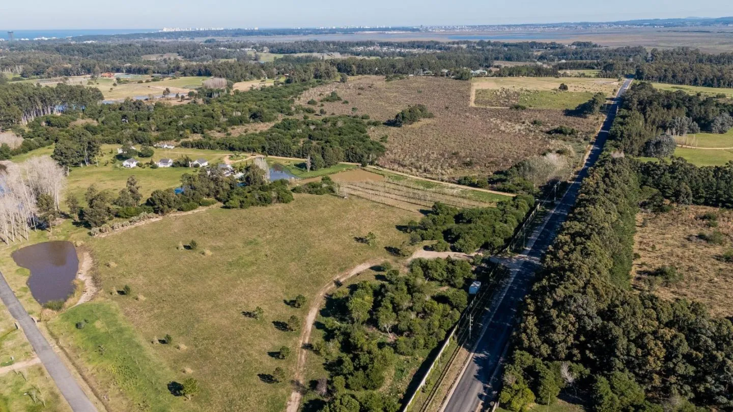 VENTA DE CHACRA 5 HAS MB UBICACION EN ZONA GOLF DE LA BARRA — foto 2