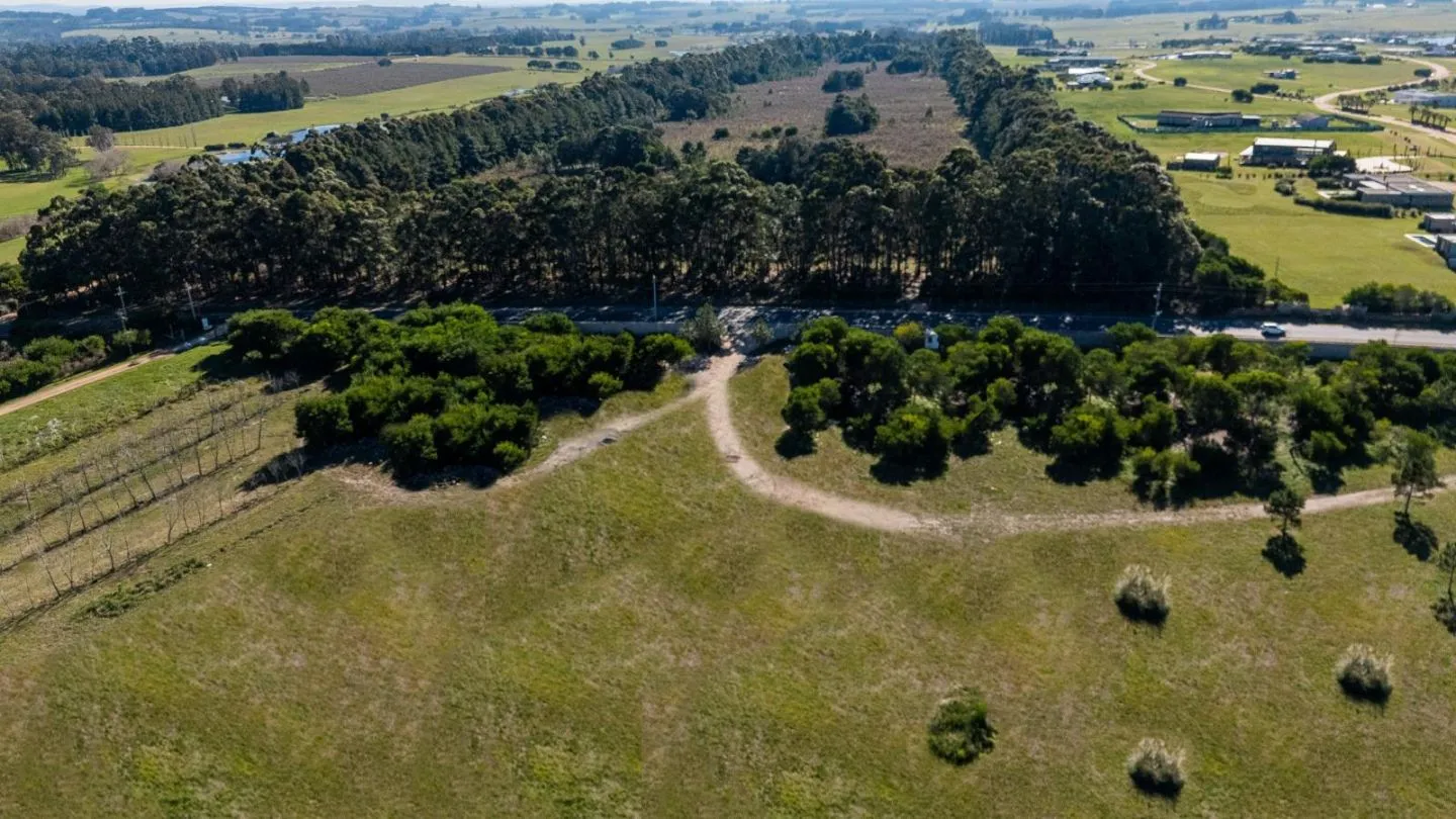 VENTA DE CHACRA 5 HAS MB UBICACION EN ZONA GOLF DE LA BARRA — foto 3