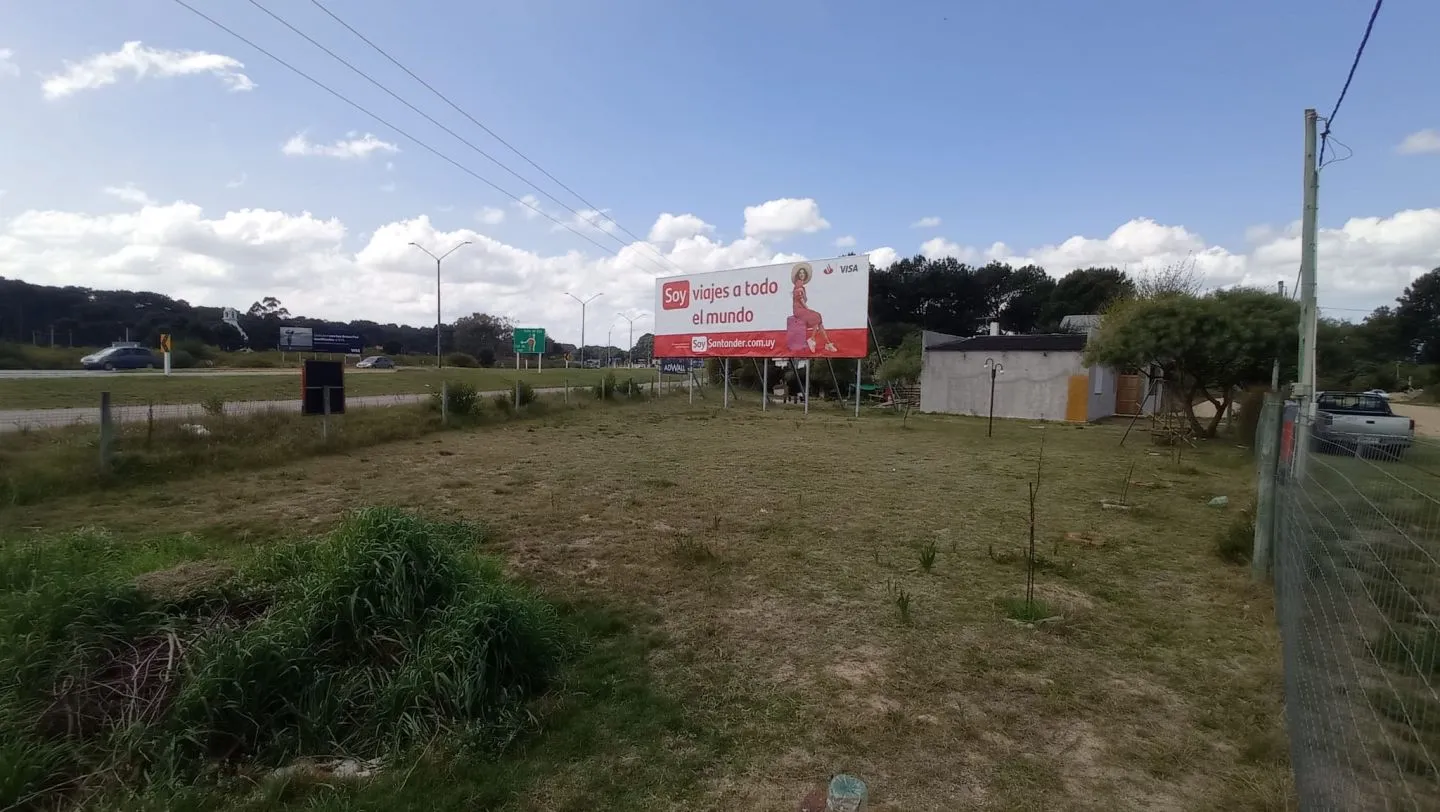 Terreno con mejoras y cartel rutero - Chihuahua — foto 1
