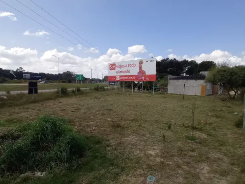 Terreno con mejoras y cartel rutero - Chihuahua
