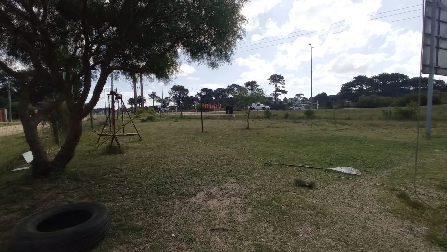 Terreno con mejoras y cartel rutero - Chihuahua — foto 2