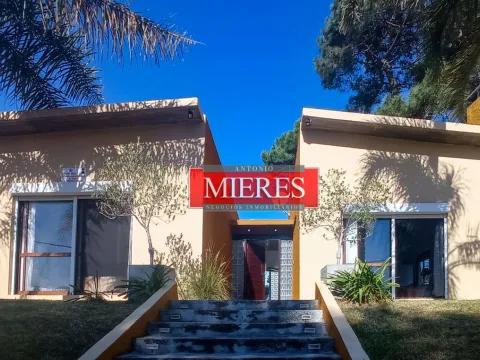 Venta casa 3 dormitorios- Club del Lago Punta Ballena