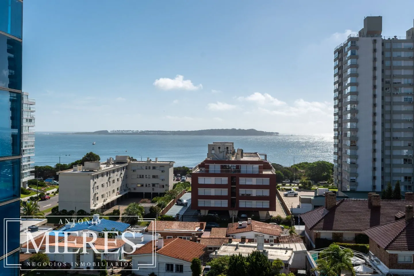 Venta apartamento 3 dormitorios - Playa Mansa — foto 1