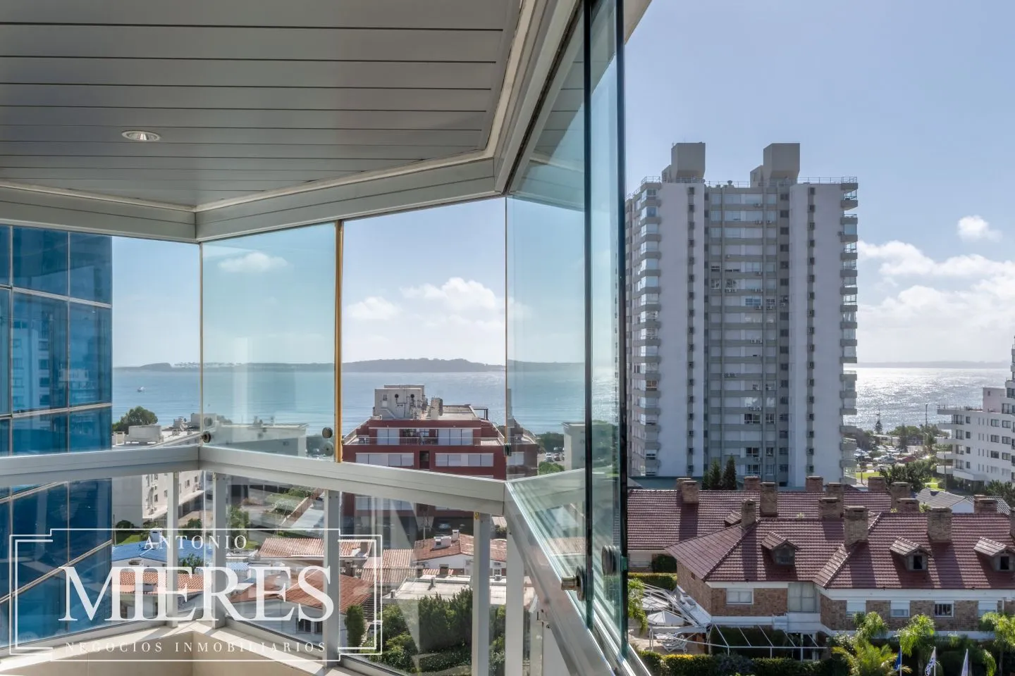 Venta apartamento 3 dormitorios - Playa Mansa — foto 2