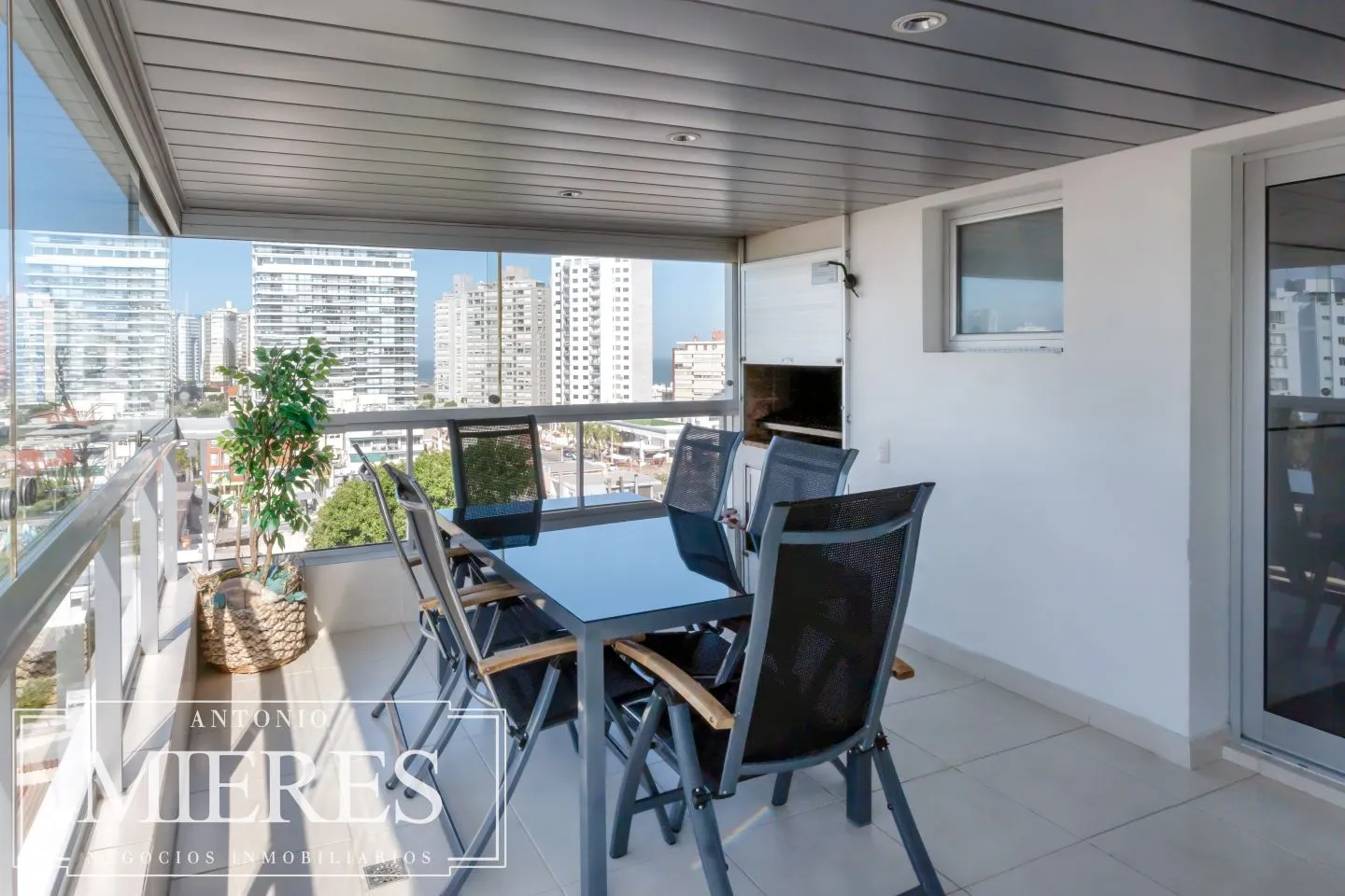 Venta apartamento 3 dormitorios - Playa Mansa — foto 4