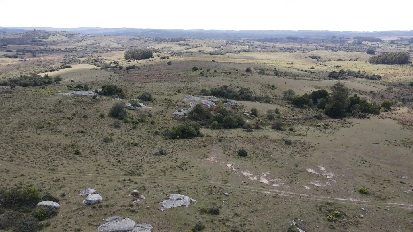 Campo de 52ha  con paisaje serrano en Garzon — foto 1