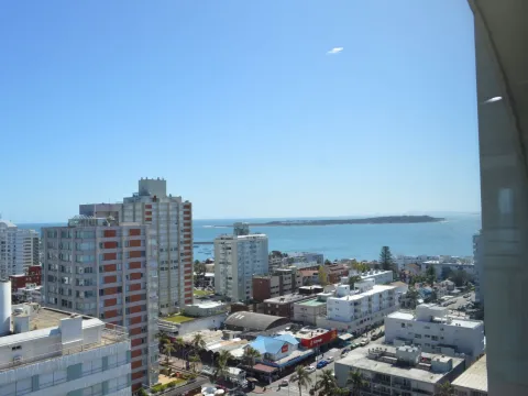 Venta semipiso 3 dormitorios- Península