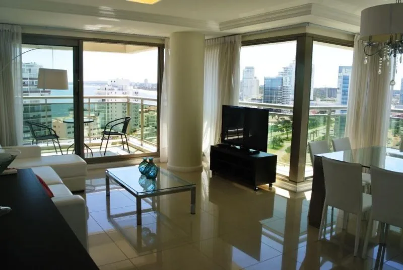 Apartamento dos dormitorios Imperiale en alquiler — foto 1